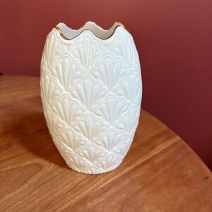 Lenox Jacquard Vase Embossed Pattern Scalloped Rim